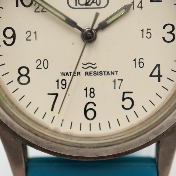 Vintage Tozai Unisex Watch 33mm Round Dial Blue Silicone Strap with New Battery - Picture 8 of 16